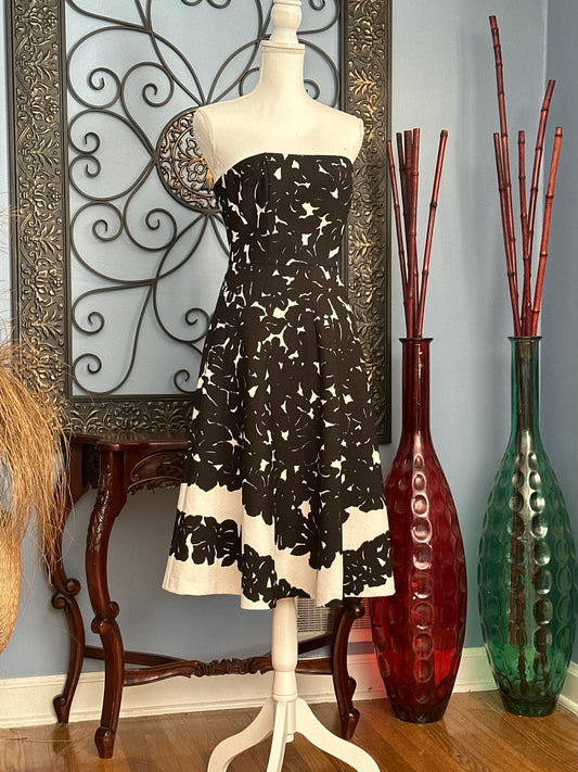 White House black market dress ￼